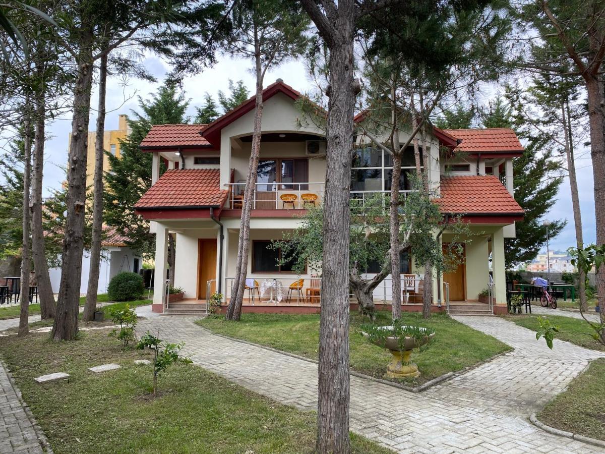 Hotel Garden Villa Ardo Голем Екстериор снимка